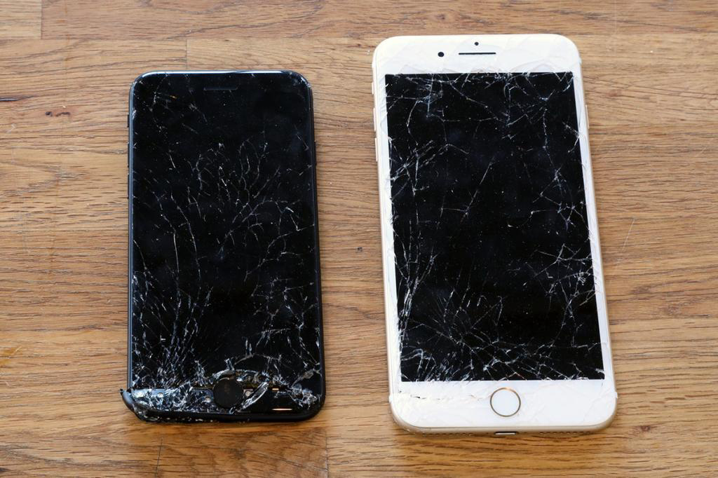 iPhone упал