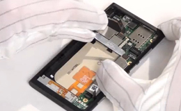 Разборка Nokia Lumia 800 и замена кабеля - 13 | Всеплюс
