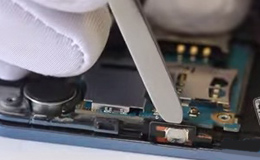 Разобрать Samsung i9105 и заменить экран на сенсорный - 12 | Всеплюс